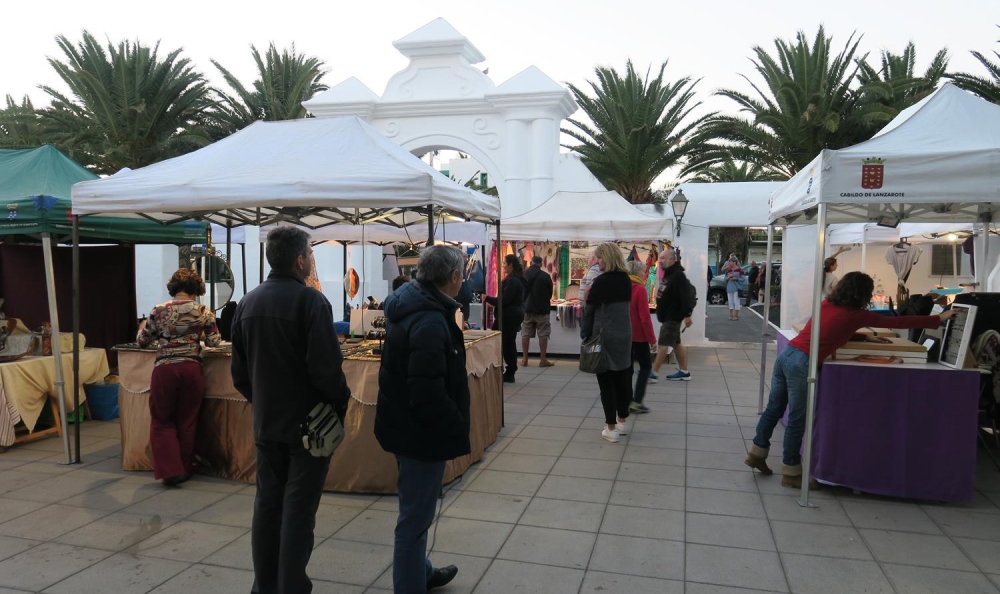 lanzarote-tourist-guide-costa-teguise-market