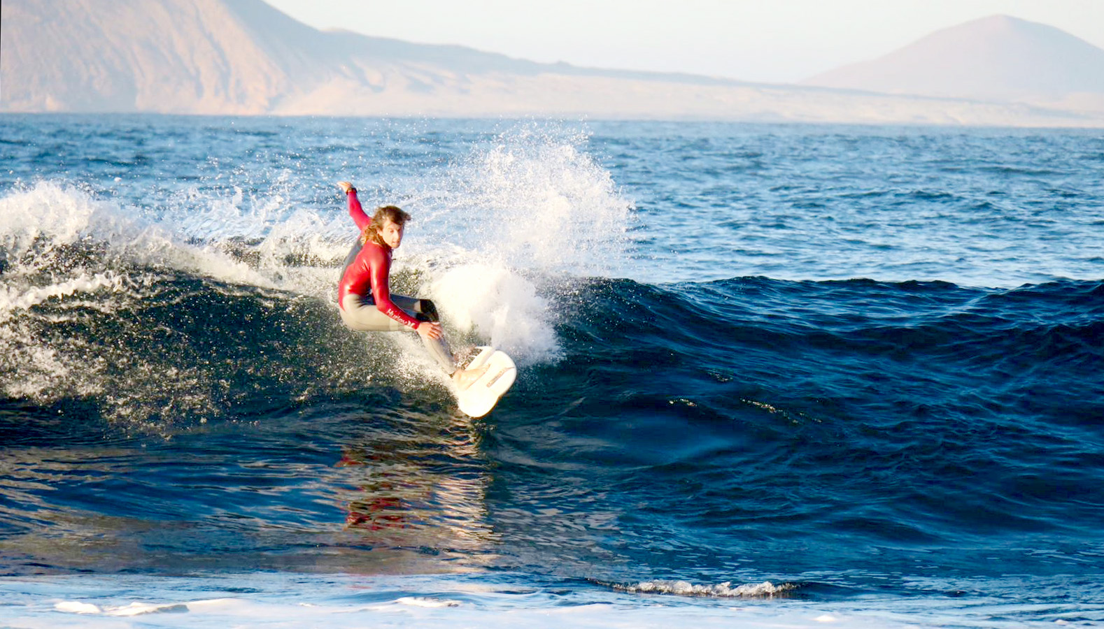 surf lessons in lanzarote