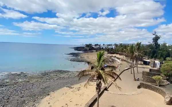 playa bastian costa teguise